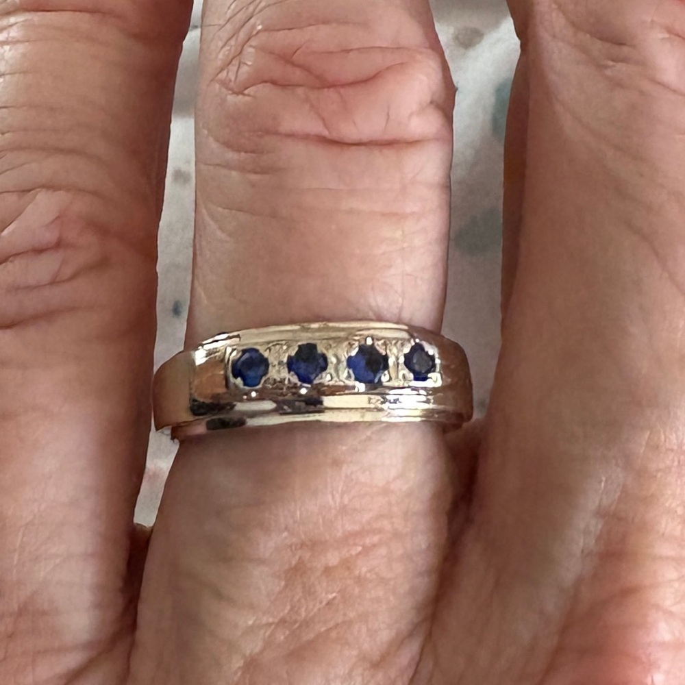 14kWhite Gold Vintage ring w/blue stone, ~7